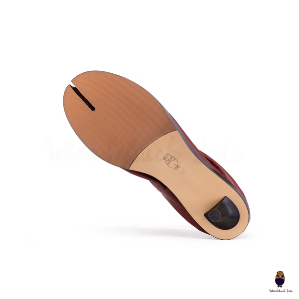 WoodchuckSato Burgundy Leather Tabi Pumps with Elasticized Top 4.5cm Flared Heel