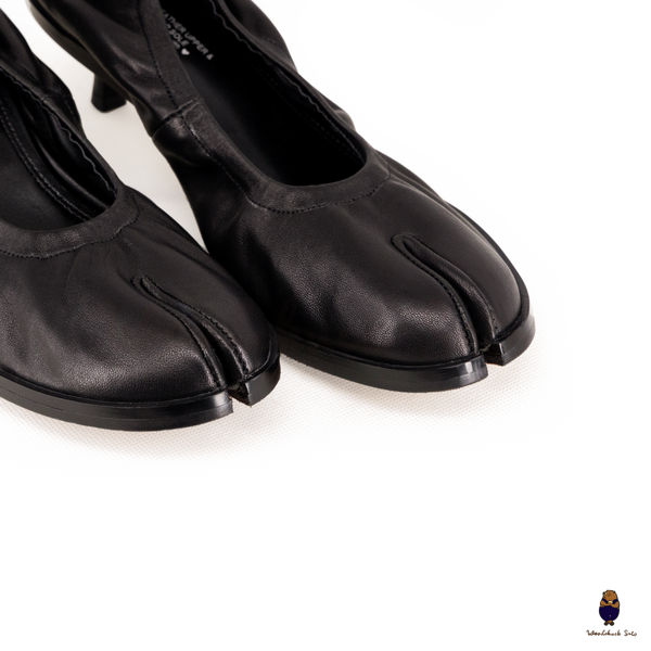 WoodchuckSato Black Leather Tabi Pumps with Elasticized Top 4.5cm Flared Heel