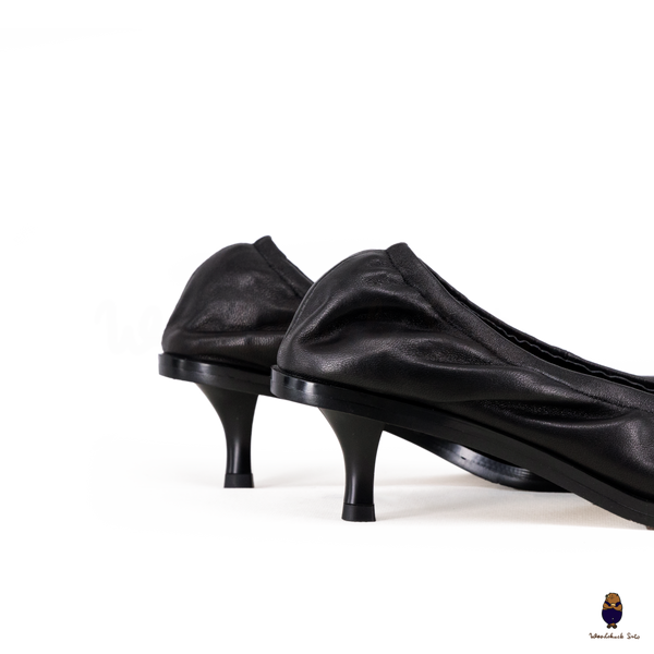 WoodchuckSato Black Leather Tabi Pumps with Elasticized Top 4.5cm Flared Heel