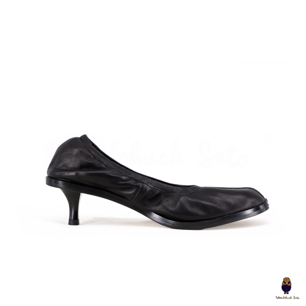 WoodchuckSato Black Leather Tabi Pumps with Elasticized Top 4.5cm Flared Heel