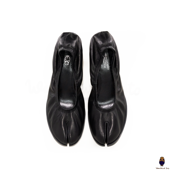 WoodchuckSato Black Leather Tabi Pumps with Elasticized Top 4.5cm Flared Heel