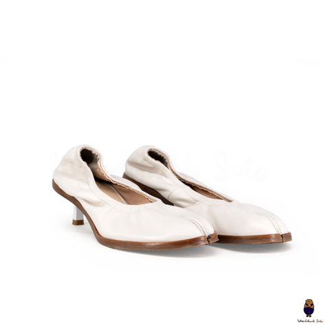 WoodchuckSato White Leather Tabi Pumps with Elasticized Top 4.5cm Flared Heel