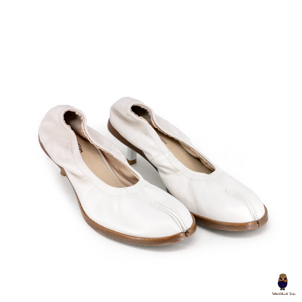 WoodchuckSato White Leather Tabi Pumps with Elasticized Top 4.5cm Flared Heel