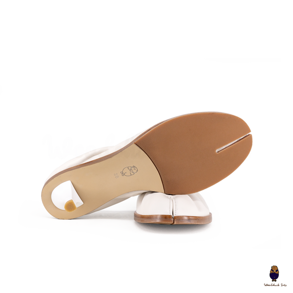 WoodchuckSato White Leather Tabi Pumps with Elasticized Top 4.5cm Flared Heel