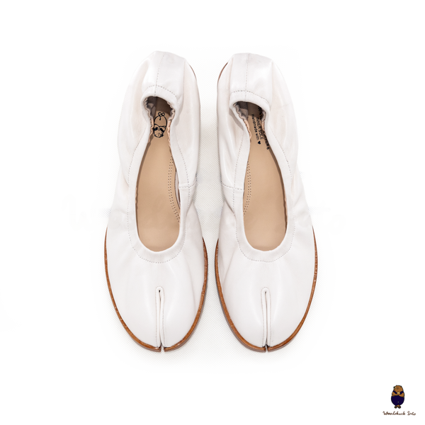 WoodchuckSato White Leather Tabi Pumps with Elasticized Top 4.5cm Flared Heel