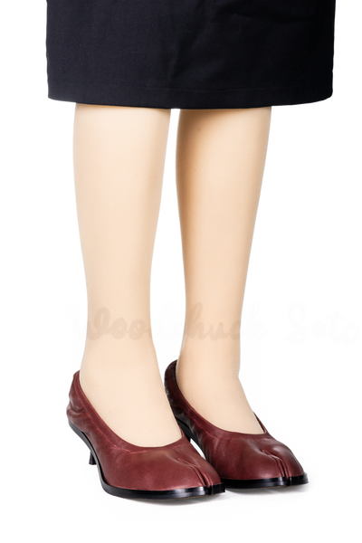 WoodchuckSato Burgundy Leather Tabi Pumps with Elasticized Top 4.5cm Flared Heel