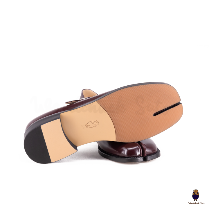 WoodChuckSato Damen Herren Burgunder Tabi Split-Toe Mary Jane Flats aus Lackleder mit verstellbaren Schnallenriemen, Größen EU 35–47