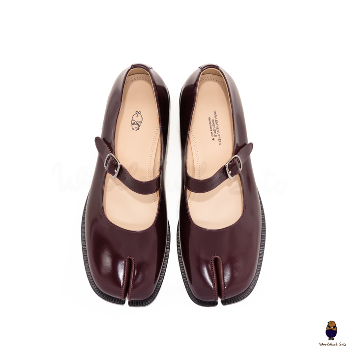 WoodChuckSato Damen Herren Burgunder Tabi Split-Toe Mary Jane Flats aus Lackleder mit verstellbaren Schnallenriemen, Größen EU 35–47