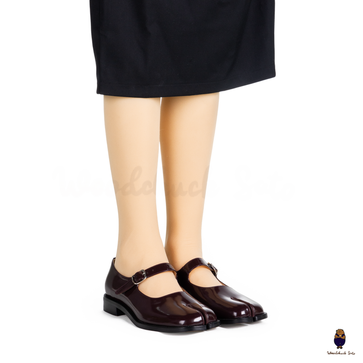 WoodChuckSato Damen Herren Burgunder Tabi Split-Toe Mary Jane Flats aus Lackleder mit verstellbaren Schnallenriemen, Größen EU 35–47