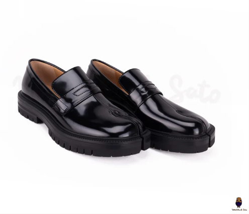 WoodchuckSato Black Fold-Heel Edge-Beaded Cowhide Leather Tabi Loafers with Removable Red Strap and Chunky Sole