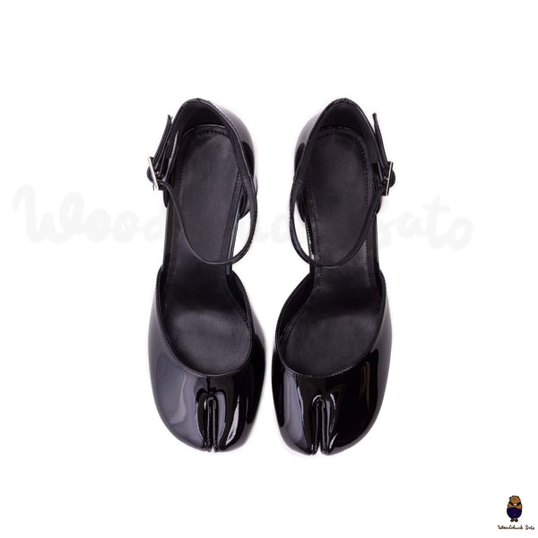 Zapatos de tacón WoodChuckSato Tabi negros con diseño hueco de cuero y punta dividida, tacón de 8 cm y correa ajustable en el tobillo, tallas EU 35-41