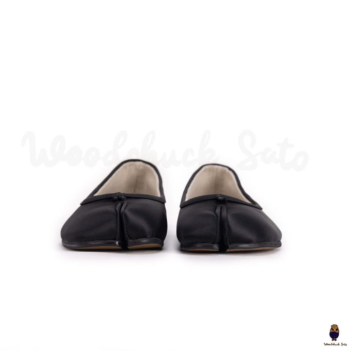 WoodChuckSato Damen- und Herren-Ballerinas „Tabi Split-Toe“ aus Satin in Schwarz, Größen EU 35–45