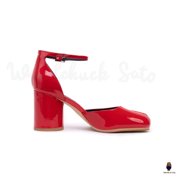 WoodChuckSato Décolleté Tabi in pelle con punta divisa rosso brillante dal design cavo con tacco da 8 cm e cinturino alla caviglia regolabile, taglie EU 35-41