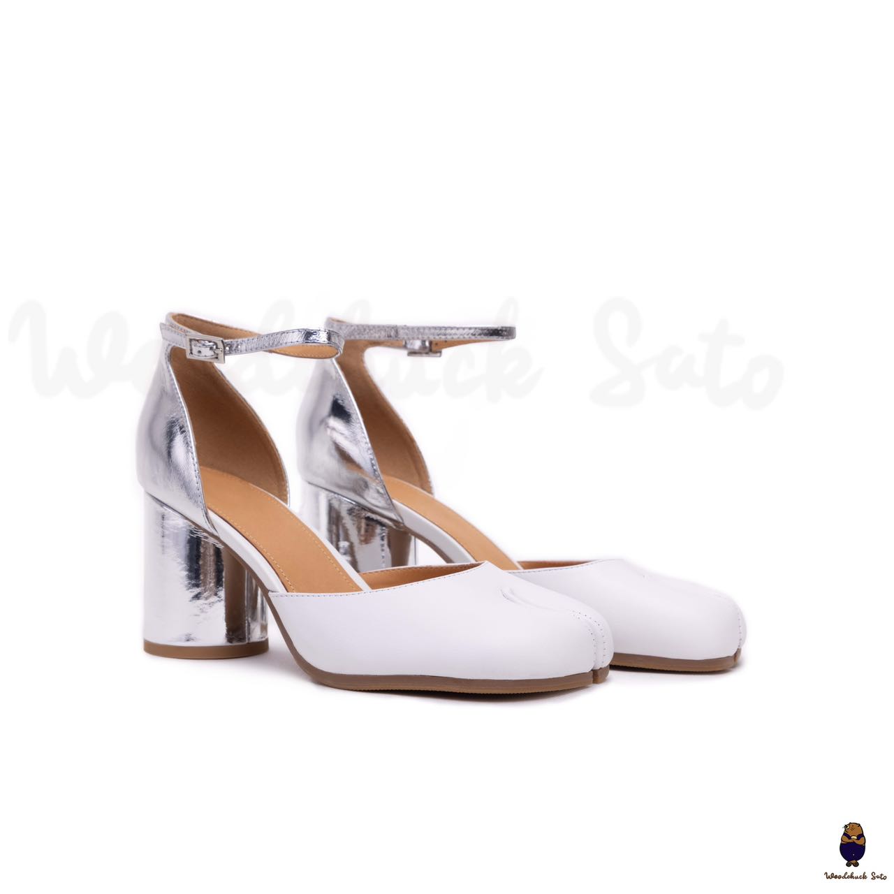 Zapatos de tacón WoodChuckSato blancos con detalles plateados Tabi de cuero con punta dividida y diseño hueco con tacón de 8 cm y correa ajustable en el tobillo Tallas EU 35-41