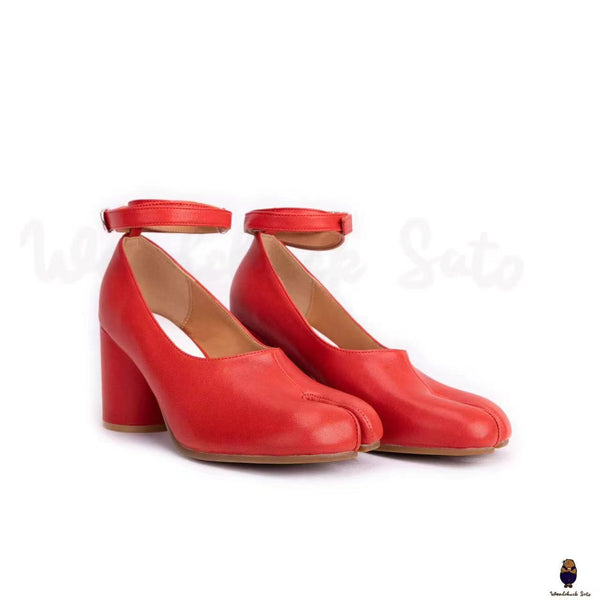 WoodChuckSato 明るい赤足袋スプリットトゥ レザー メリー ジェーン パンプス 8cm ヒール & アンクル ストラップ バックル サイズ EU 35-41